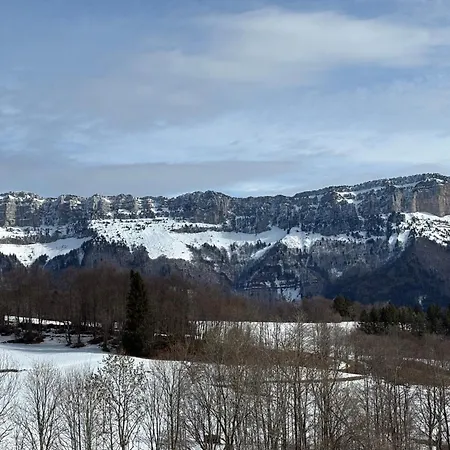 Sous L'alpette En Chartreuse